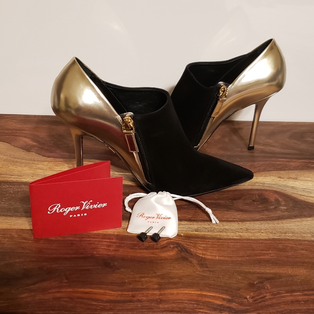 $1,995 Roger Vivier Gold Leater Black Suede Bootie